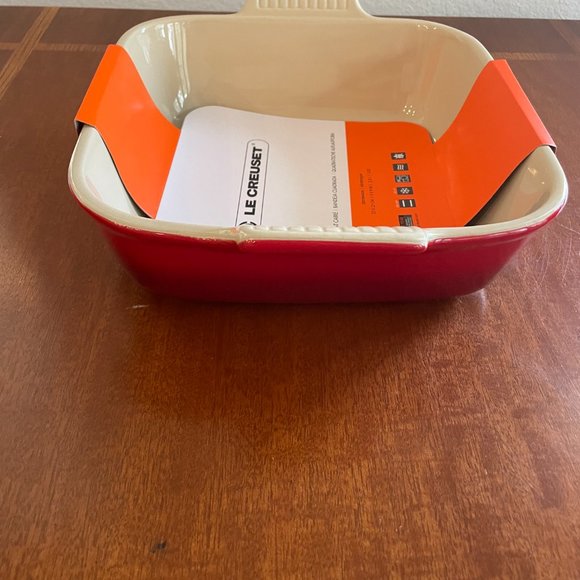 Le Creuset Stoneware 3 qt. Heritage Square Dish Cerise Cherry Red NEW - Picture 4 of 7
